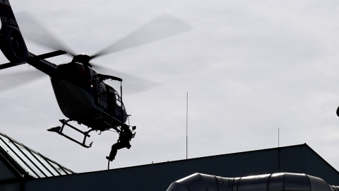 Abseilen aus dem Hubschrauber
